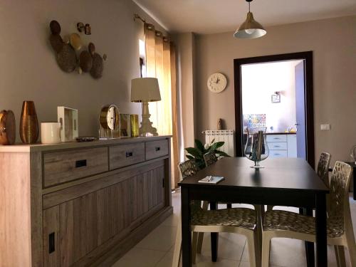 A kitchen or kitchenette at L’ Argania Holiday House