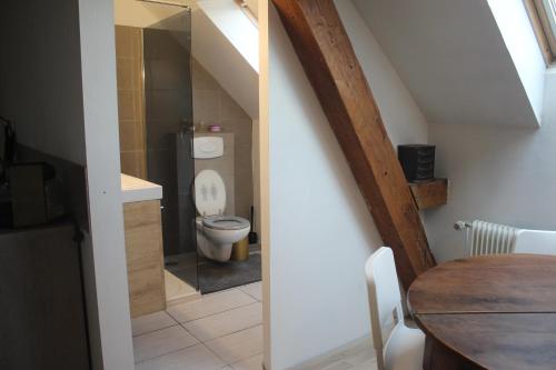Ένα μπάνιο στο Chambres Privatives Chez l'Habitant