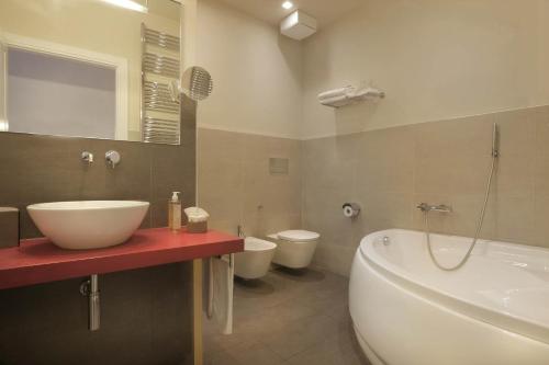 a bathroom with two sinks and two toilets at Hotel Le Nuvole Residenza d'Epoca in Genoa