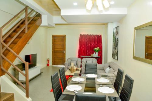Posezení v ubytování MAILZ HAVEN BEAUTIFL 3BR MODERN APRT NEAR SM DOOR-D