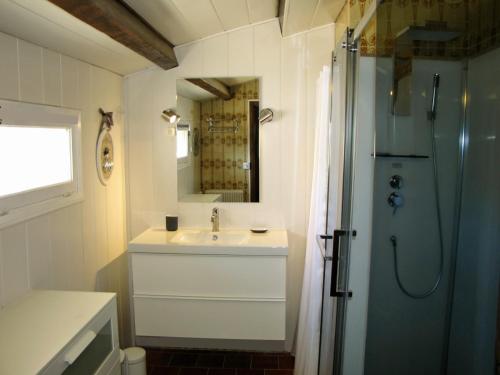 Een badkamer bij Gîte du Cladan
