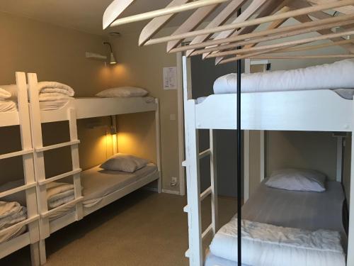 Двухъярусная кровать или двухъярусные кровати в номере STF Sälen Torgåsgården