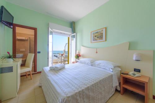 Postel nebo postele na pokoji v ubytování Hotel Zeus