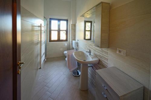 a bathroom with a sink and a toilet at La Vecchia cantina Guzzardi in Lari