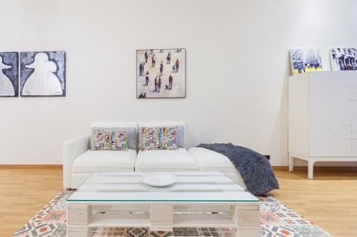 Art House Fira Apartments