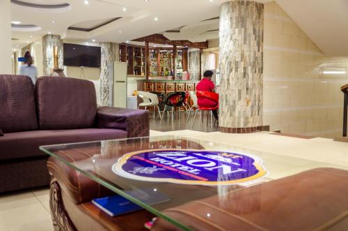 TV a/nebo společenská místnost v ubytování Mt. Zion Hotel