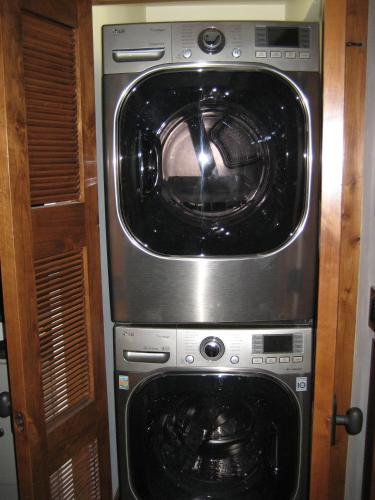 a washing machine and a dryer in a room at Penthouse By The Gondola in Telluride