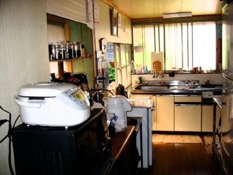 a kitchen with a appliance on top of a counter at Buddha Guest House in Tanabe