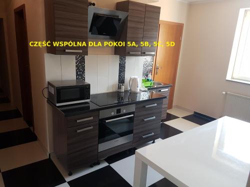 Dapur atau dapur kecil di Centrum Noclegowe II