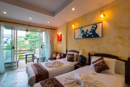 Postel nebo postele na pokoji v ubytování My Way Hua Hin Music Hotel SHA Extra Plus