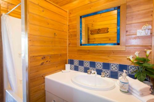Koupelna v ubytování Silky Oak Cottage