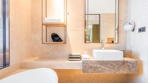 Koupelna v ubytování Wyndham Grand Plaza Royale Yuzhou Xiamen Wuyuan Bay