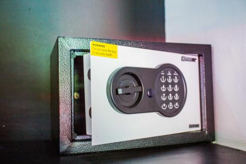 a small microwave with a yellow label on it at Suba Homestay in Nusa Lembongan