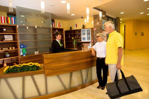 two men standing at a counter in a store at HOTEL Bioterme Mala Nedelja in Ljutomer