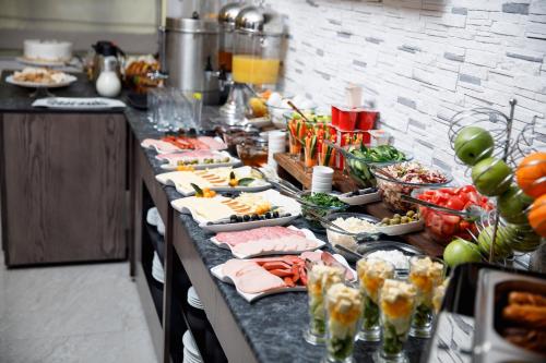 Makanan di atau berdekatan hotel