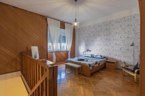 Polias apartment (near amphitheater)