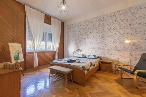 Polias apartment (near amphitheater)