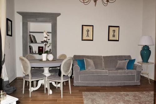 a living room with a couch and a table and chairs at Casa da Verrazzano in Florence