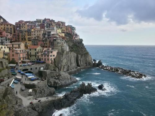 a group of houses on a cliff next to the ocean at Ca' de Capun in Manarola
