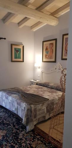 a bedroom with a large bed in a room at Aquilamaior in Tragliata