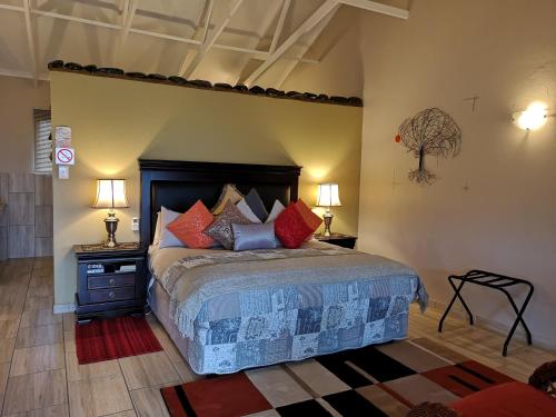 מיטה או מיטות בחדר ב-Amazian Mountain River Lodge