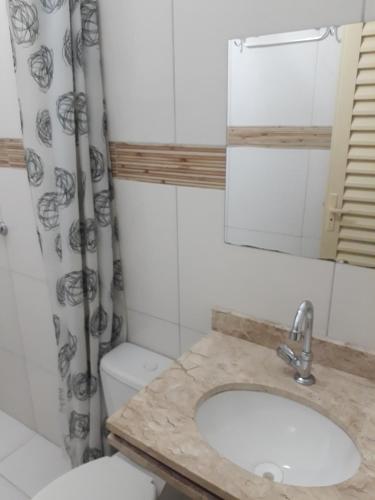 Hotel Roma Edeia tesisinde bir banyo