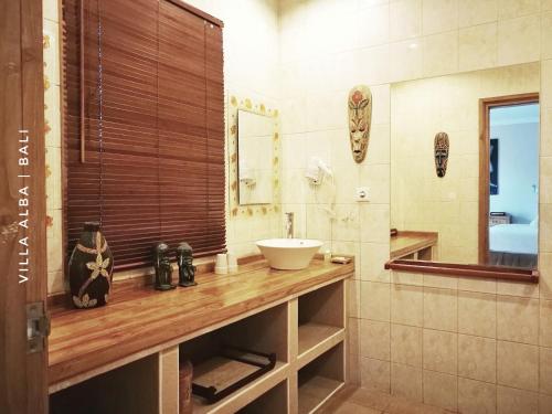 A bathroom at Villa Alba Bali Dive Resort