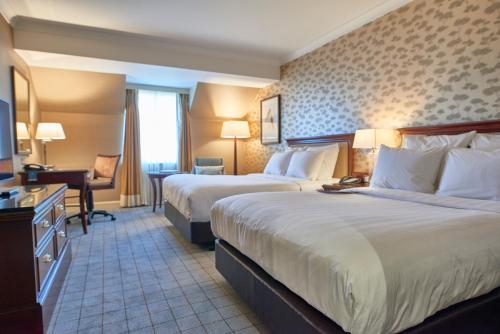 מיטה או מיטות בחדר ב-Dalmahoy Hotel & Country Club