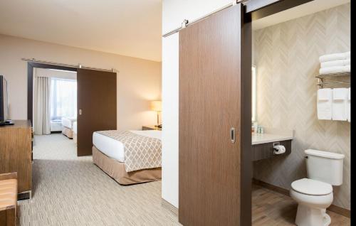 Koupelna v ubytování Pomeroy Inn & Suites Prince George
