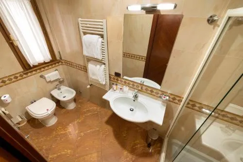 Lancaster Hotel photo 8