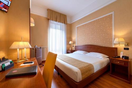 Posteľ alebo postele v izbe v ubytovaní Lancaster Hotel