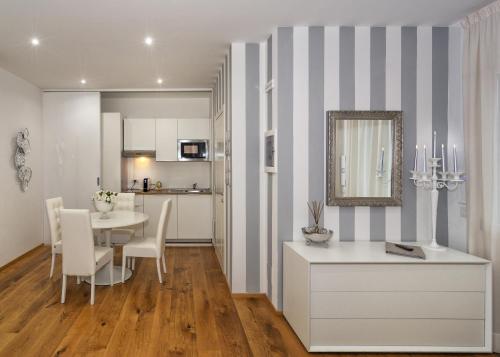 a kitchen and dining room with a table and chairs at Le Dimore del Borgo in Lucca