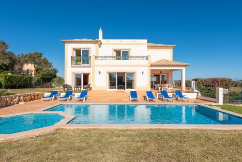 Villa Agua by Gabi Miguel