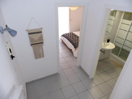A bathroom at Apartamentos Medano - Duplex Sea Views