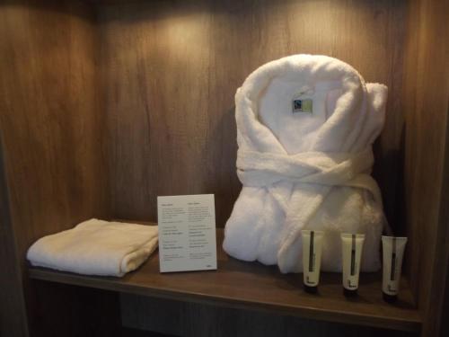 a towel animal made out of towels on a shelf at Le Domaine des Oliviers in Pierrelatte
