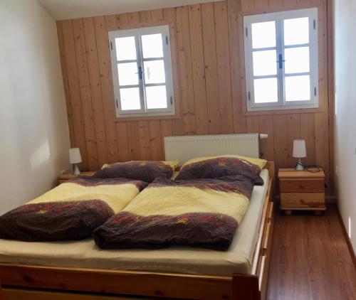 Un pat sau paturi într-o cameră la Statek Kaštan