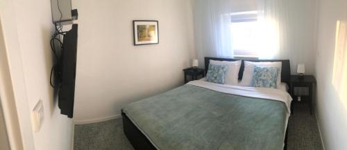 Main Square Oval Apartment