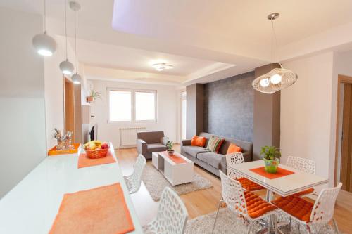 Prostor za sedenje u objektu Orange Apartment