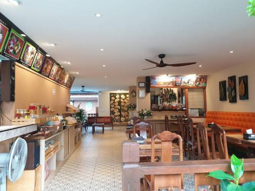 مطعم أو مكان آخر لتناول الطعام في Chada Mantra Hotel