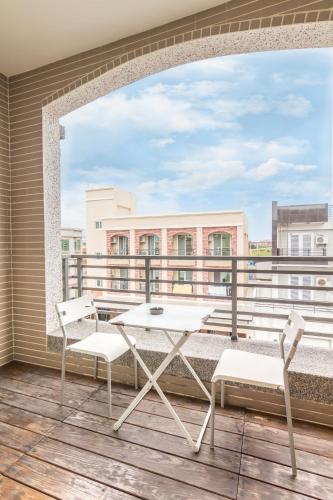 a table and two chairs on a balcony with a view at 日安艸木環境友善民宿 Greener Homestay in Taitung City
