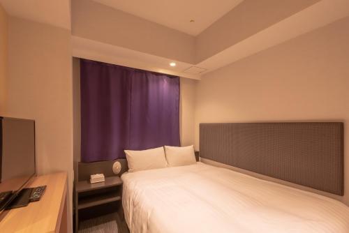 Postel nebo postele na pokoji v ubytování E Hotel Higashi Shinjuku
