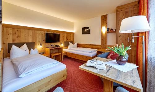 Säng eller sängar i ett rum på Hotel Franziska