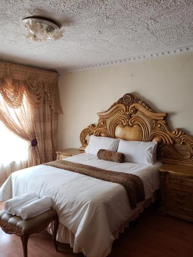 Un pat sau paturi într-o cameră la Granchis Guesthouse