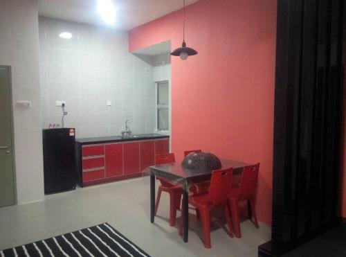 Η κουζίνα ή μικρή κουζίνα στο MUSLIM 2 BED ROOM APARTMENT GOLDEN HILL