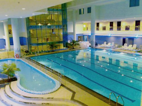 a large swimming pool in a large building at Pacific Palace Hotel in Nagoya