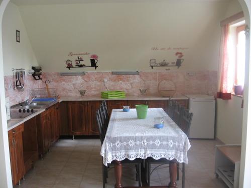 A kitchen or kitchenette at Bella