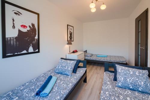 Postel nebo postele na pokoji v ubytování Apartments 4 You Niepodległości