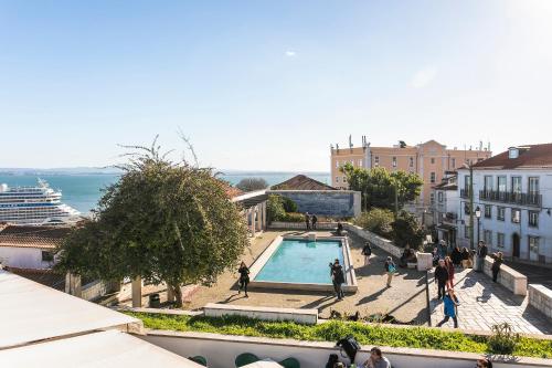 Cosy Alfama Hideout - with rooftop terrace