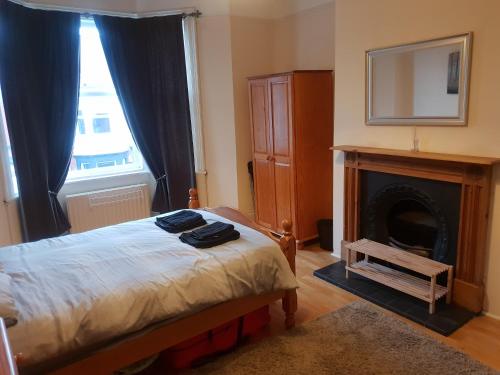 Ein Bett oder Betten in einem Zimmer der Unterkunft Jesmond Vale 3 Bedroom Apartment