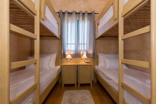 Postel nebo postele na pokoji v ubytování Luxury Villa Nika